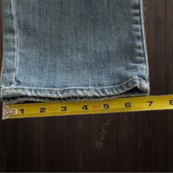 American Eagle Outfitters Denim Capris with Distressed Details - Picture 8 of 8